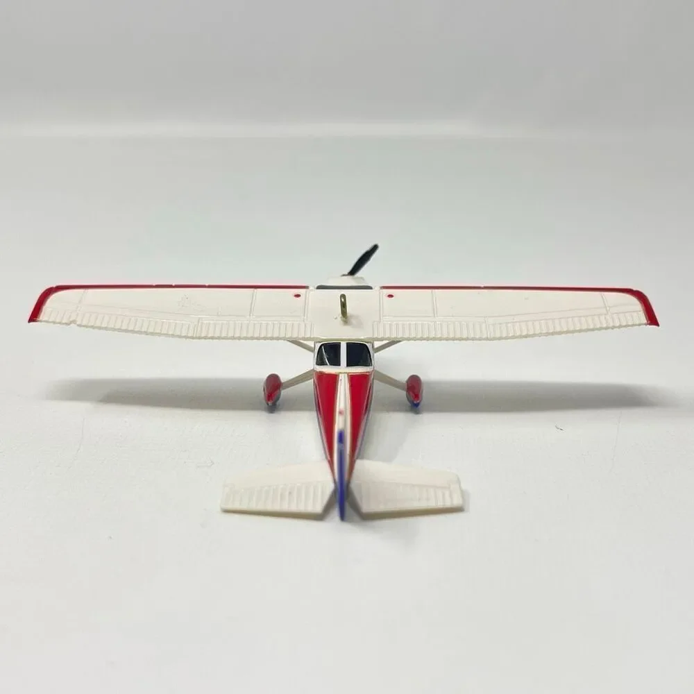 Hallmark Christmas Ornament Cessna 172 Skyhawk Sky's the Limit #16 2012 Plane